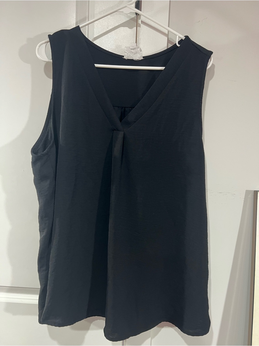 ANDREE BY UNIT Black V-Neck Sleeveless Camisole
